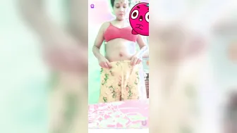 Premium Cam Bhabhi Stripping Nude On Recorded Call