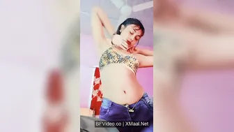 College Desi Babe Going Topless In Viral Hostel Clip