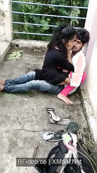 South Indian Lovers Caught Pounding Pussy Outdoors Roughly