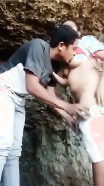 College Friends Banging Outdoors In Steamy Mms Leak Video
