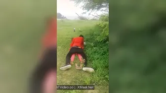 Desi Lovers Banging Chut Missionary Caught In Roadside Field