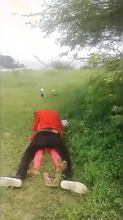 Desi Lovers Banging Chut Missionary Caught In Roadside Field
