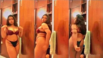 Dhaka Babe's Big Boobs Topless Selfie Leaks From Whatsapp Chat