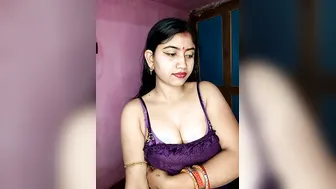 Hema Bhabhi Teasing With Hot Kisses On Live Cam Romance