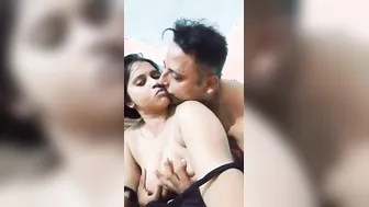 Lover Pressing Horny Bhabhi's Juicy Boobs In Viral Sex
