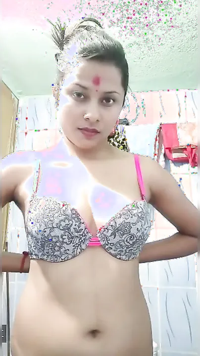 Desi Unwed Babe Flashing Massive Boobs In Viral Leaked Clip