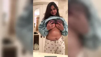 High Class Desi Big Boobs Babe Topless Selfie In Bedroom