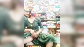 Horny Bhabhi Spreading Pussy And Ass In Saree Tease Video