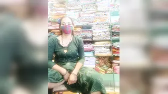Horny Bhabhi Spreading Pussy And Ass In Saree Tease Video