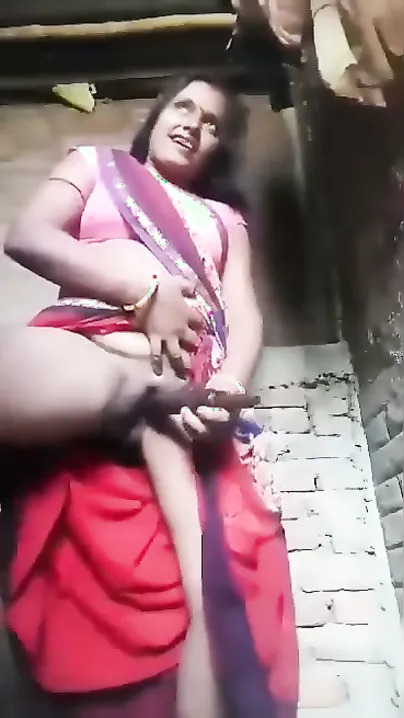 Dehati Bhabhi Drilling Chut With Dildo On Village Cam