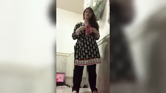 Viral Indian Milf Fingering Naked In Steamy Bathroom Tease