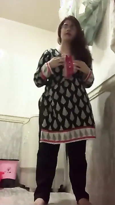 Viral Indian Milf Fingering Naked In Steamy Bathroom Tease