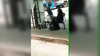 Muslim Aunty Giving Steamy Handjob To Stranger At Bus Stand