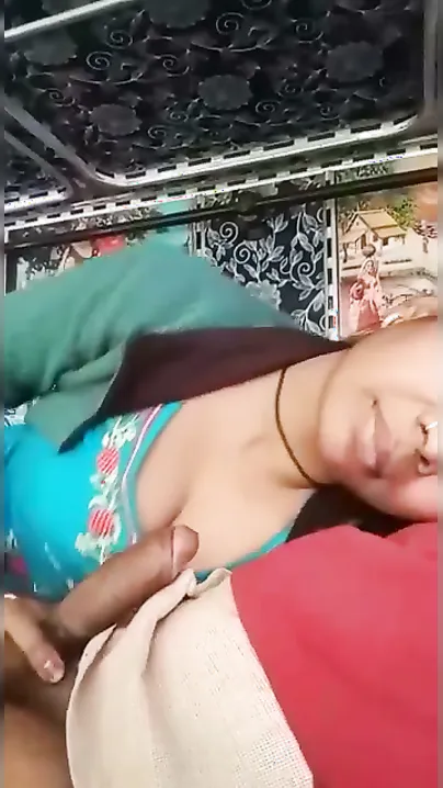 Local Desi Randi Blowing Truck Driver's Lund On Highway Mms Leak