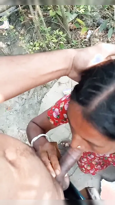 Local Randi Spreading Legs For Intense Outdoor Pussy Pounding