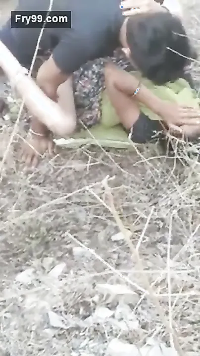 Village Randi Spreading Legs For Outdoor Pounding In Fields