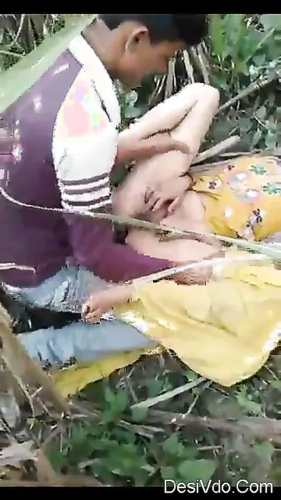 Desi Randi Slurps Cocks Sucking Fucking Young Lads Outdoor