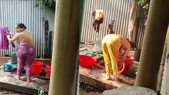 Bengali Aunty’s Outdoor Bath Turns Steamy As Neighbor Films Her Soapy Tits
