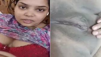 Cute Gf Spreads Black Pussy Wide Open While Fingering Herself To Orgasm