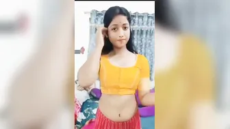 Saree-Clad Gf Strips Nude In Viral Bedroom Show