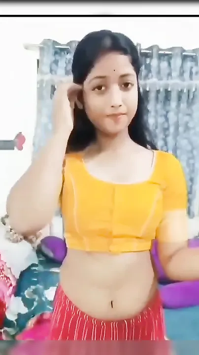 Saree-Clad Gf Strips Nude In Viral Bedroom Show