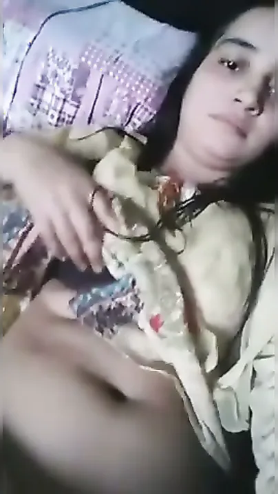 Pakistani Girl Flaunting Wet Pussy And Juicy Boobs