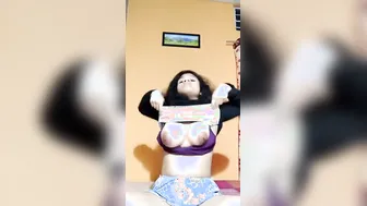 Cute Desi Girl Flashes Juicy Boobs Then Spreads Legs For Closeup Chut