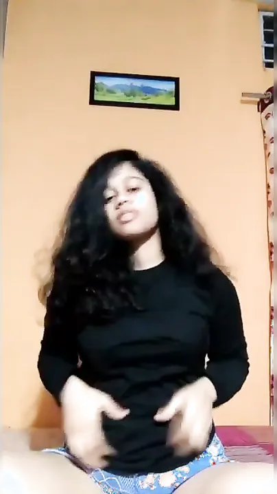 Cute Desi Girl Flashes Juicy Boobs Then Spreads Legs For Closeup Chut