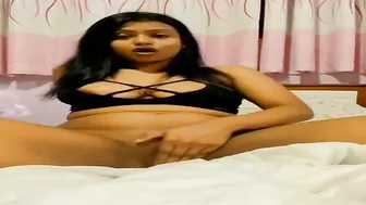 Insta Babe Moans Rubbing Vibrator On Dripping Pussy Live