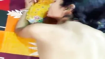 Apni Biwi Ko Ghodi Bana Ke Choda Aur Paiso Ke Liye Viral Kiya