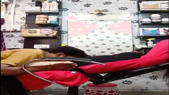 Beauty Parlour Aunty Got Caught Sucking Client's Lund On Leaked Mms