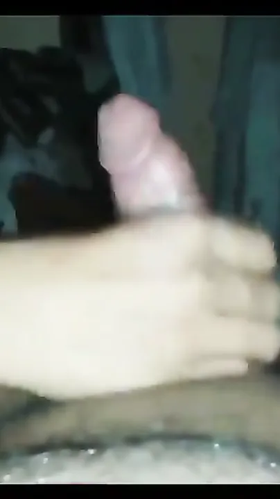 GF Sucks Lund Till Cumshot Then Rubs Maal On Her Chut
