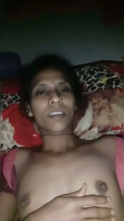 Village Bhabhi Ne Pehli Baar Itna Mota Lund Apne Andar Liya
