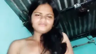 Bf Shows Off His Hot Gf’s Shaved Pussy Close-Up On Camera