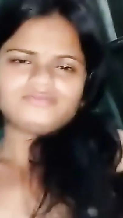 Bf Shows Off His Hot Gf’s Shaved Pussy Close-Up On Camera