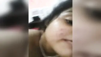 Big Ass Girl Finger-Fucking Her Wet Pussy And Recording Solo