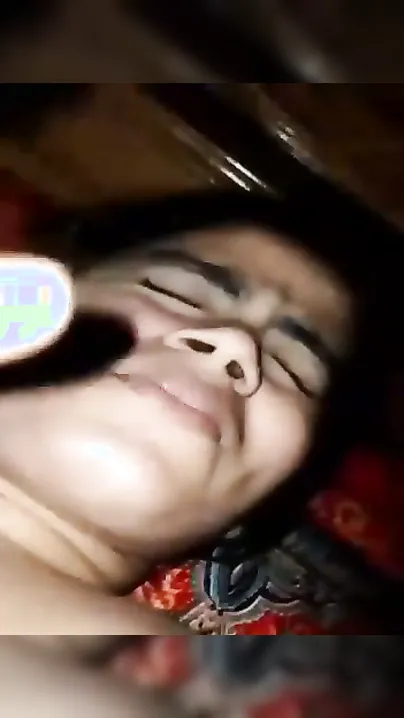Bangladeshi Housewife Screaming As Husband Slams Her Tight Pussy