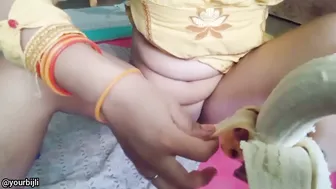 Husband Feeding Banana Into Wife’s Soaked Chut Before Rough Sex