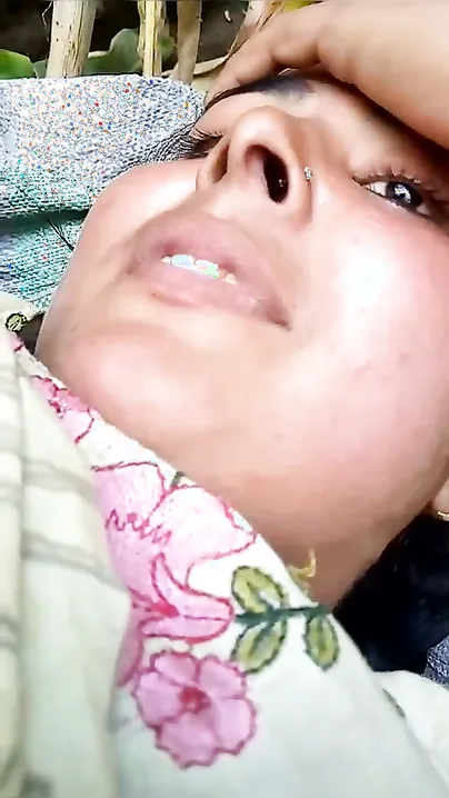 Village Bhabhi Fucked Raw In Sugarcane Field By Her Secret Lover
