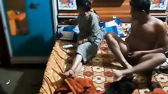 Pati Ne Patni Ko Raat Mein Chod Ke Maza Diya Purane Pyar Se