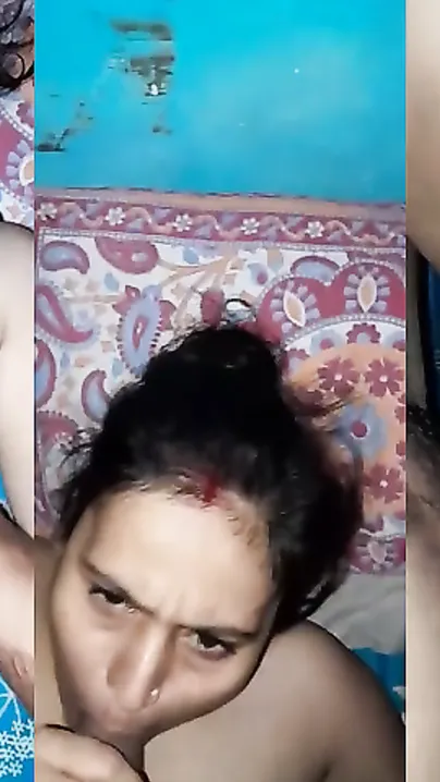 Kamre Mein Pati-Patni Ki Garam Garam Chudai Jab Sab So Rahe The