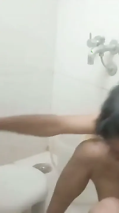 Bathroom Mein Nahate Nahate Chut Chudai Ka Hot Khel