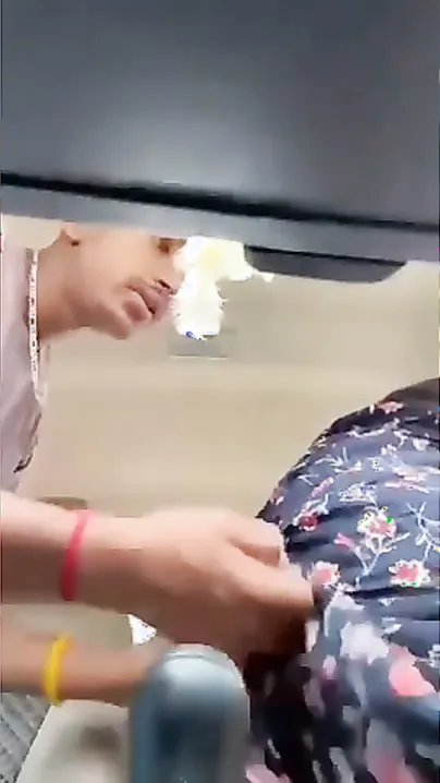 Din Mein Gadi Ke Andar Gf Ko Ghodi Banake Zabardast Chudai