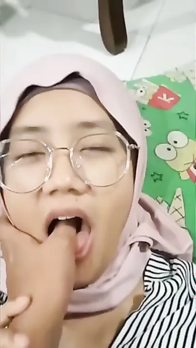 Hijabi Ladki Ne Boyfriend Ka Pura Maal Apne Garam Muh Mein Liya Chupke