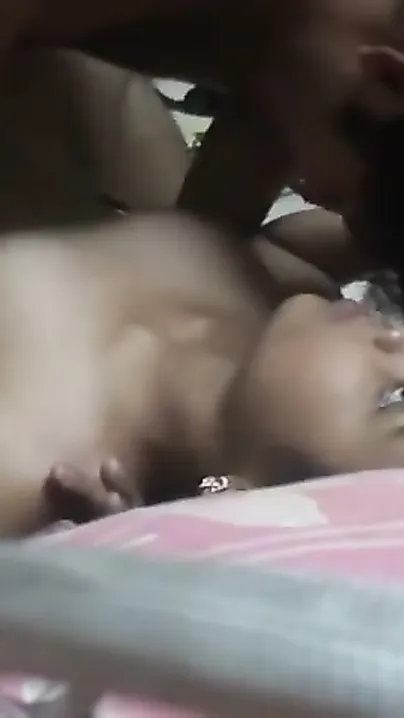 Gf Ko Bed Par Letakar Chut Ki Seal Tod Di