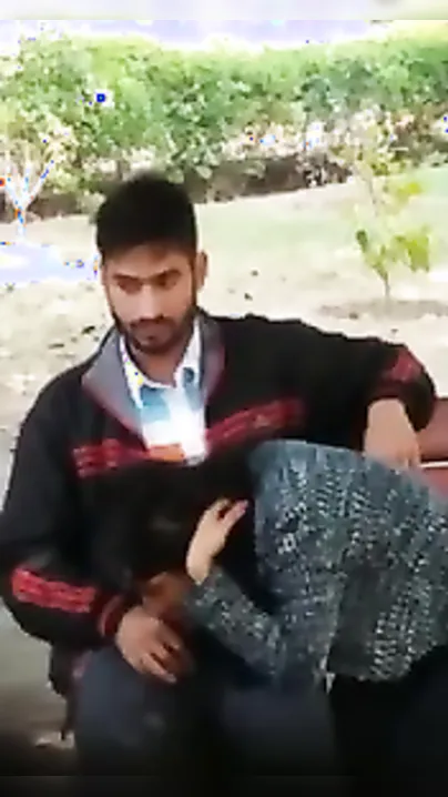 Outdoor hidden livecam desi mms sex scandal of Delhi beauty