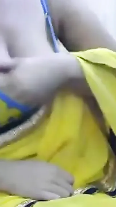 Hawt Indian large milk cans mother i'd like to fuck bhabhi in saree teases and seduces