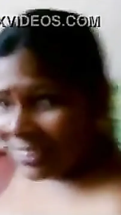 Mature Indian aunty mms sex movie dripped online by boyfriend