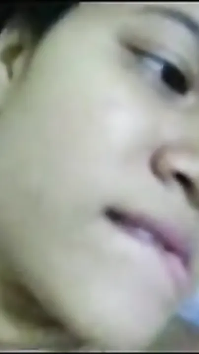 Sexy desi Indian bhabhi mms sex scandal dripped by bf
