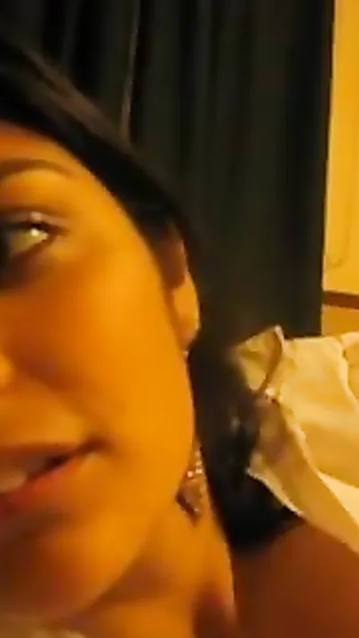 Oral-job porn video of sexy Indian office HR manager in hotel
